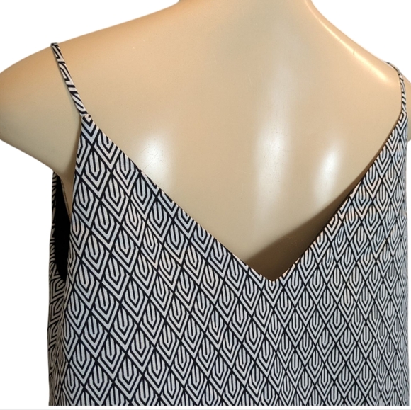Express V-Neck Black White Geometric Dressy Fully Lined Tank Top Women's Large - Picture 11 of 16